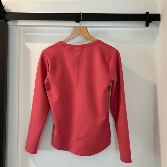 Women’s Nike Therma-Fit top. Like new condition. - Picture 2 of 2